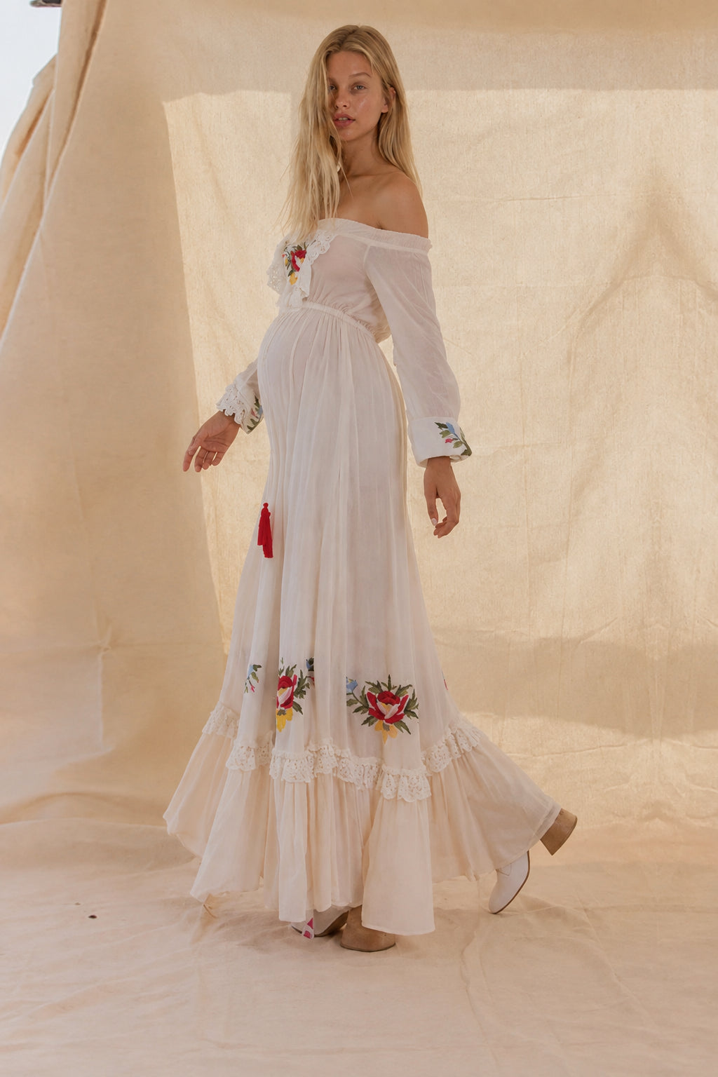 Off-ShoulderVintageFloralEmbroideredMaternityDress